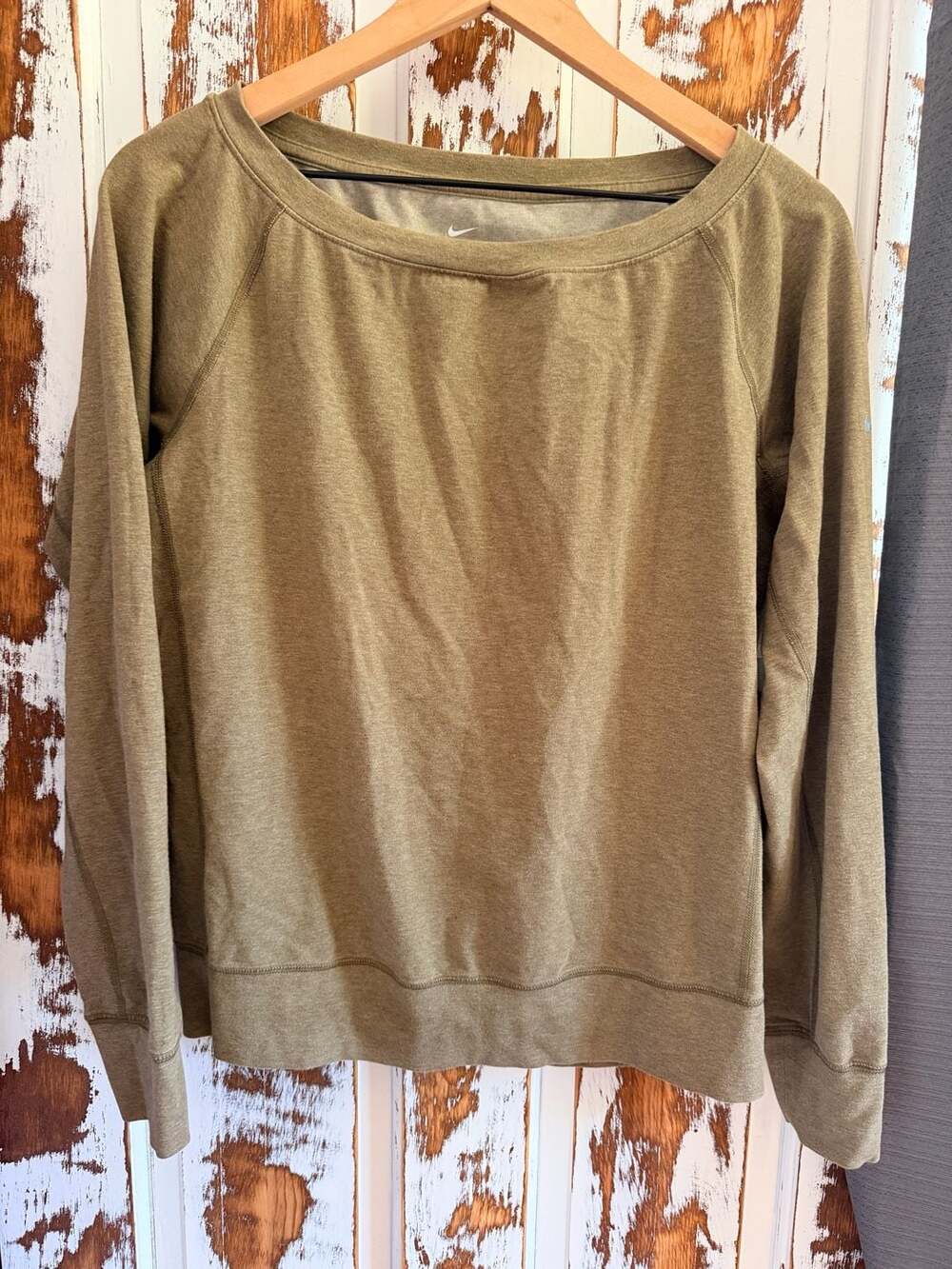 Nike Dri-Fit Women's Athleisure Oversized Long Sleeve Pullover Sweatshirt Size M